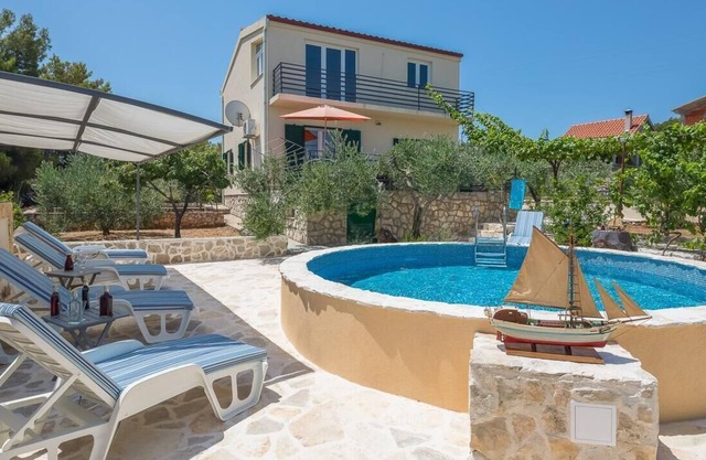 Holiday house with a swimming pool Rogac, Solta (K-16444)