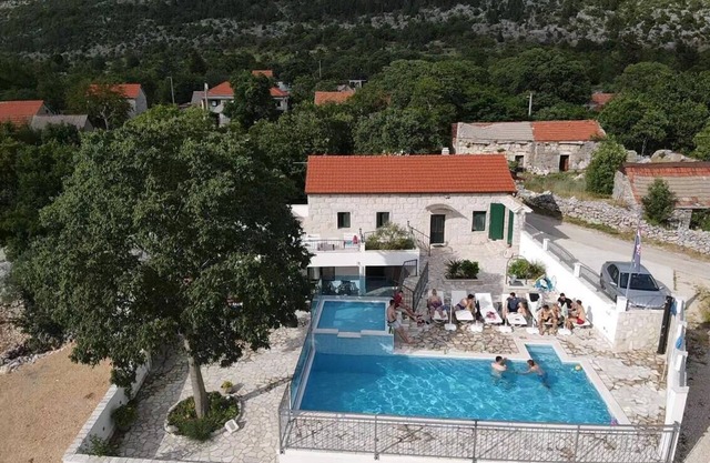 Casa de vacaciones con piscina Vrgorac, Zagora (K-22798)