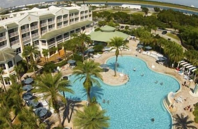 Holiday Inn | Gym | Sauna | Pool | Beach