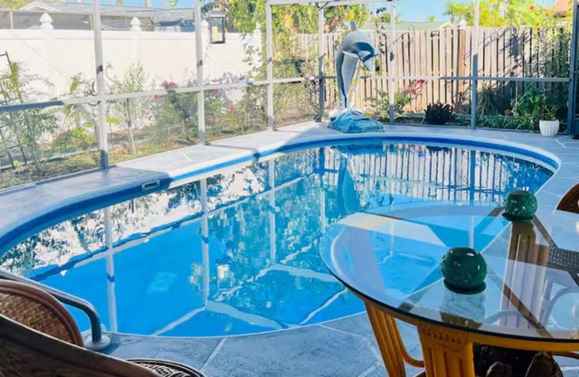 Holiday Specials - Ask! Dog-Friendly Tropical Getaway with a Covered Pool