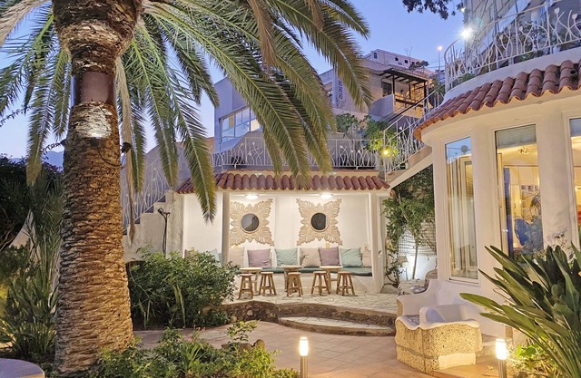 Villa Vacacional y centro de Seminarios con vista al mar y jardín en Tenerife.