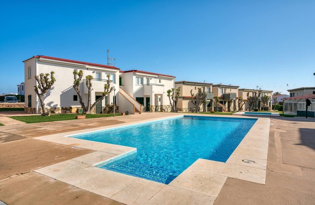 Apartamento de vacaciones "Bonito Apartamento" cerca de la playa con piscina compartida y Wi-Fi