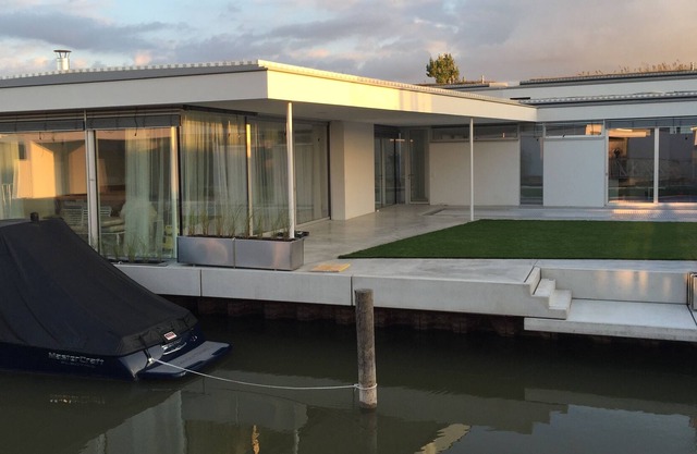 Las vacaciones en el puerto en el lago Neusiedl
