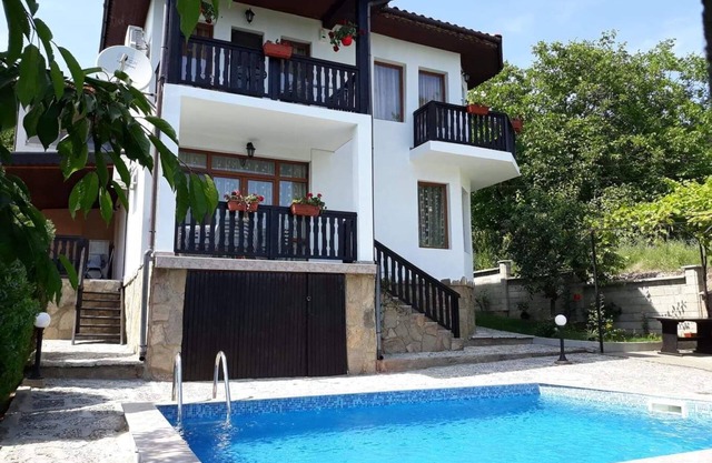 HOLLY - Casa de huéspedes tranquila con vista al mar y piscina