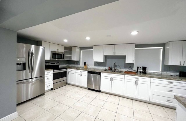 Hollywood 2 bedrooms with free parking of premises