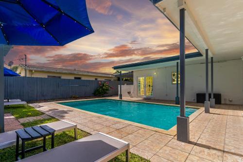 Hollywood, FL - Private Villa - Pool Retreat