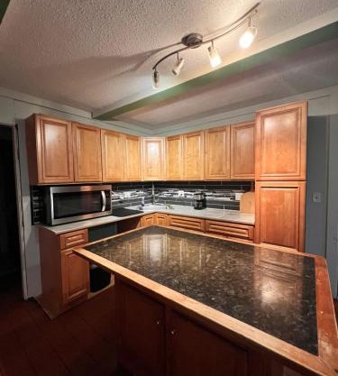 Holyoke House Oasis - Fast Wifi, Spacious, Quiet Neighborhood