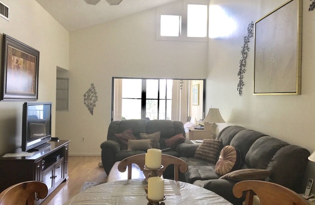 Casa lejos de casa Lujo 2 cama / 2bath Country Club Condo