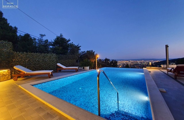 Villa de lujo Despacito con piscina y vista espectacular.
