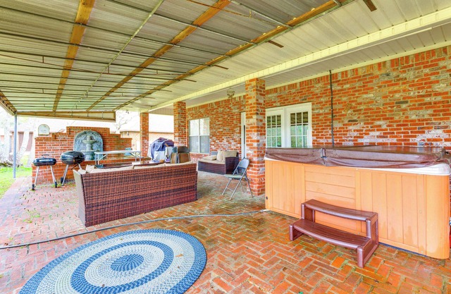 Home w/ Large Yard + Pond On-Site: 15 Mi to Biloxi
