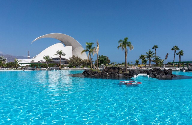 HomeForGuest NextDoor Oasis: frente al mar, terraza, piscina natural- HomeForGuest