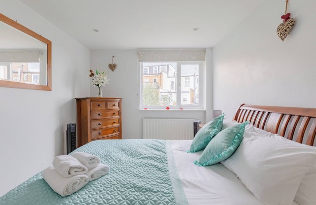 Stunning 3BD House with Garden in Battersea