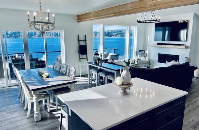 Homeport- Luxury Waterfront Home w/ Hot Tub and Game Room