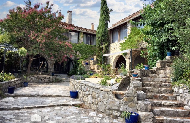 Homerez - Casa acogedora en Saint-André-de-Cruzières con piscina compartida