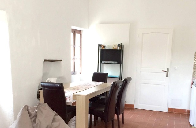 Homerez - Apartamento para 3 pers. con piscina compartida en Montauriol