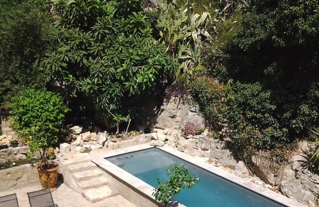 Homerez - Grande casa para 9 pers. con piscina y terraza en Aramon