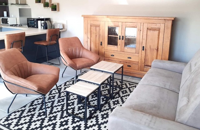 Homerez - Bonito apartamento para 4 pers. con terraza en Pélissanne