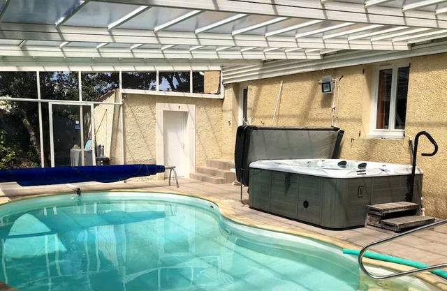 Homerez - Casa para 9 pers. con piscina, jacuzzi, jardín y terraza en Bouchet