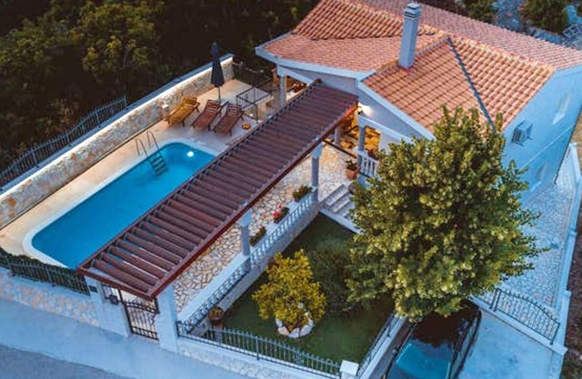 Homerez - Grande villa a 15 km de la playa para 9 pers. con piscina y jacuzzi