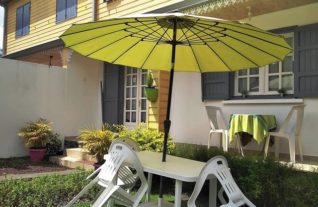 Homerez - Casa encantadora con terraza en Hell-Bourg