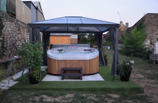 Homerez - Casa encantadora en Le Blanc con spa y jardín
