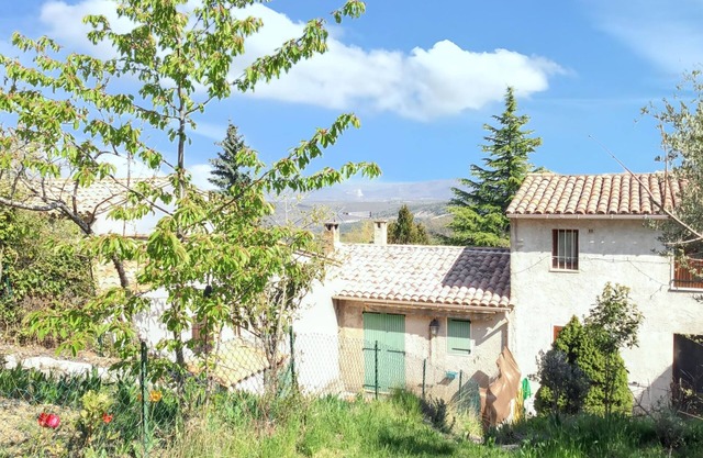 Homerez - Casa encantadora en Vachères con jardín y vista a la montaña