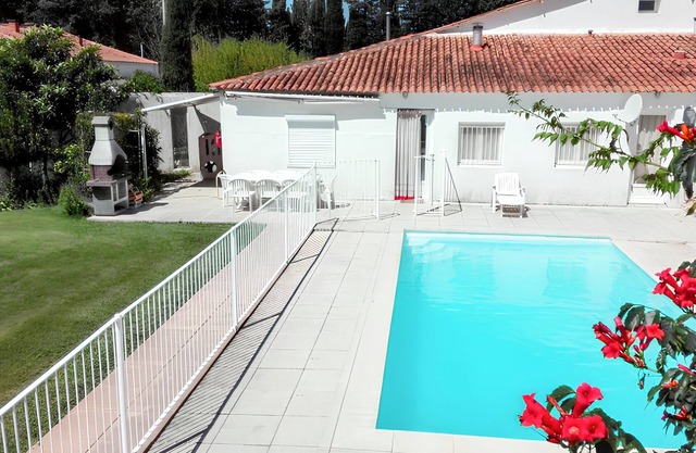 Homerez - Villa encantadora en Meynes con piscina privada
