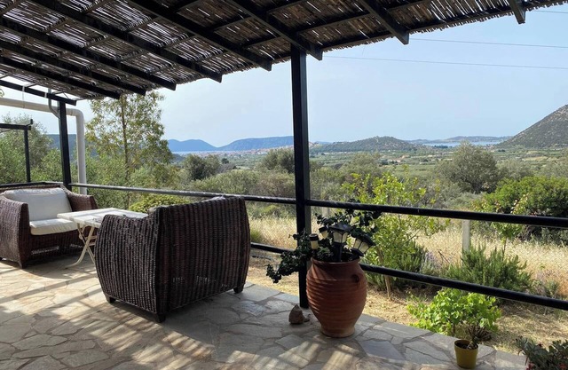 Homerez - Casa cómoda con vistas al mar y la montaña en Ermioni