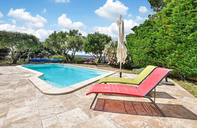 Homerez - Encantadora Villa con Piscina Privada en Eyragues