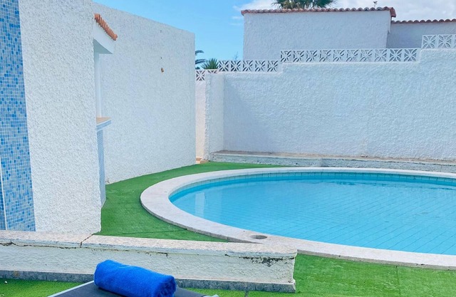 Homerez - Espaciosa villa a 1 km de la playa para 6 pers. con piscina