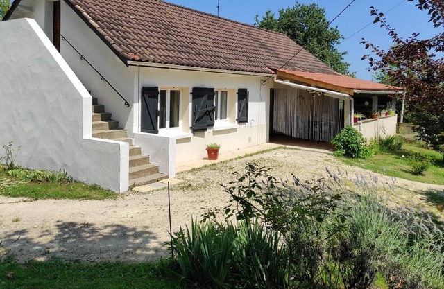 Homerez - Bonita casa para 6 pers. con terraza en Marcillac-Saint-Quentin