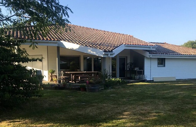 Homerez - Grande casa a 11 km de la playa para 14 pers. con jardín en Saubrigues