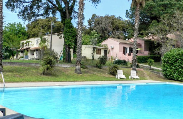 Homerez - Casa encantadora en San-Nicolao con piscina compartida