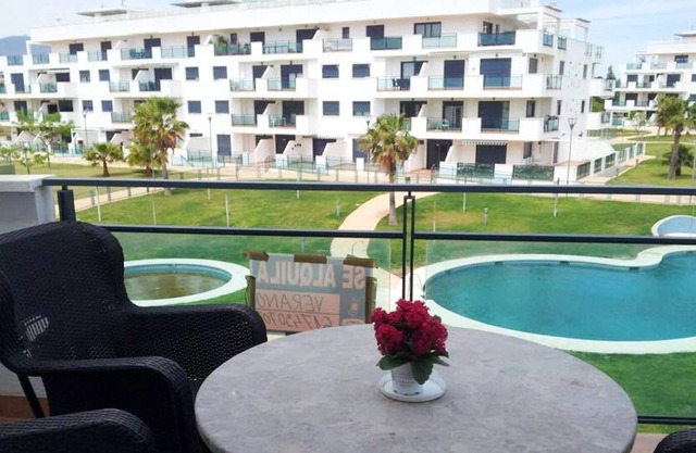 Homerez - Apartamento a 1 km de la playa para 4 pers. con piscina compartida