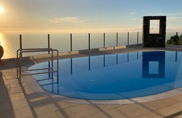 Homerez - Villa a 4 km de la playa para 6 pers. con piscina en Fajã da Ovelha