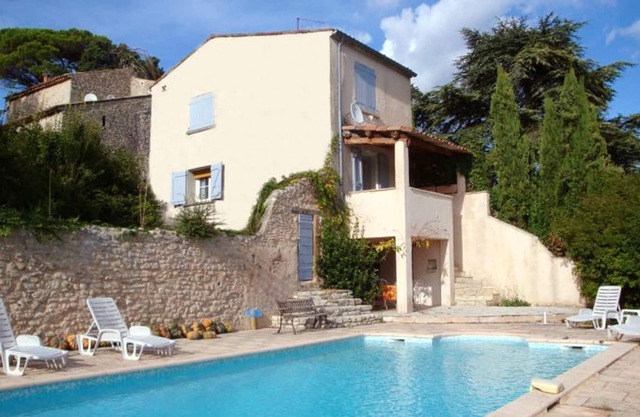 Homerez - Bonita villa para 5 pers. con piscina, jardín y terraza en Dauphin