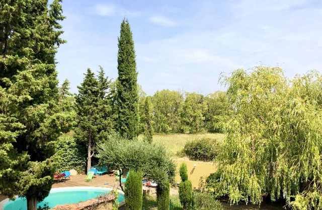 Homerez - Espaciosa villa para 8 pers. con piscina, jardín y terraza en Saze