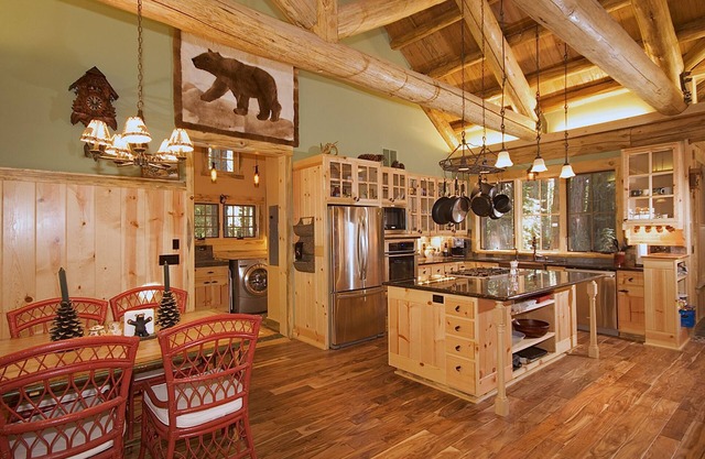 Homewood Hideaway - 4 bedroom, 3 bath, beautiful construction