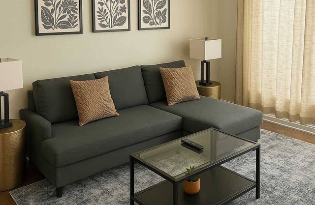 Homey 2BR Apt w/ Parking