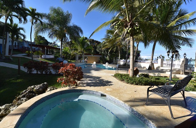 Honey Moon Suite, apt 4, Pool, Jacuzzi, Pool Table, 5 min to RD#2
