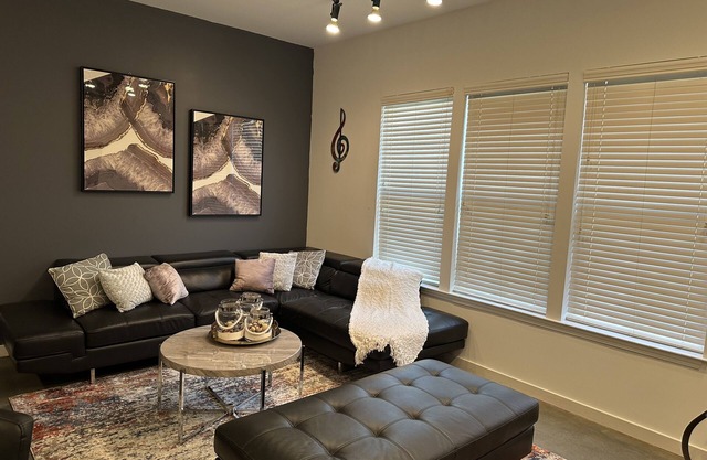 The luxury loft ,the Beale street , downtown , free parking , romantic getaway.