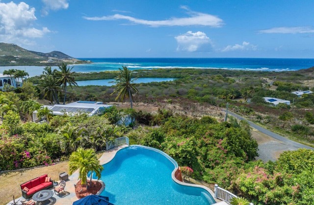 Hook ’em on Paradise - Luxury Villa