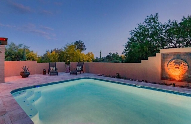 REDUCCIÓN DE LA TASA DE VERANO, Southwest Design with Guest House, piscina / sala de estar al aire libre