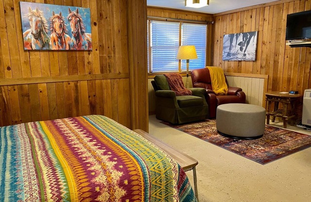 The Last Resort: 1 BR / 1 BA caballo $$ amistoso en Ferguson, capacidad para 2