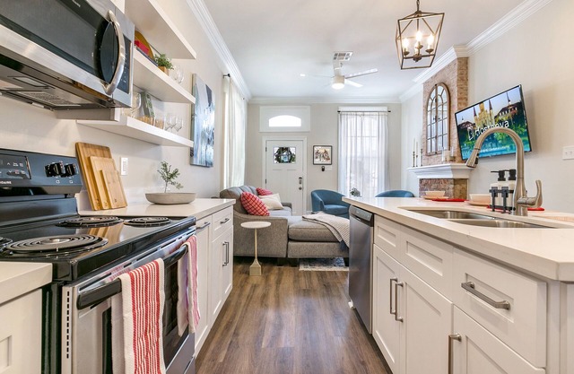 Hosteeva 3BR Steps to St. Charles Ave