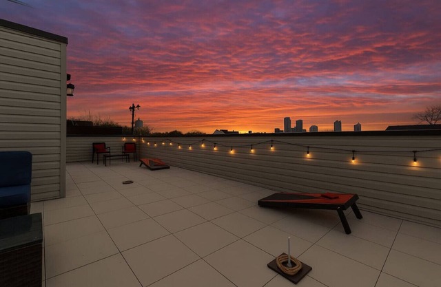 ★★HostWise Stays★★ Rooftop Deck ★ Garage ★ New Build ★ Great Location