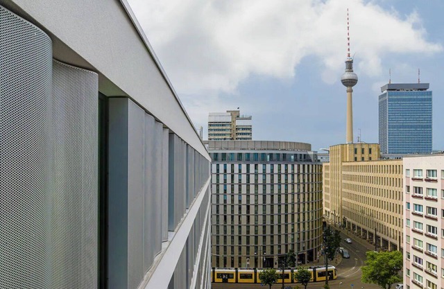 Hot Breakfast | Business Center | 2 Comfortable Rooms Near Alexanderplatz