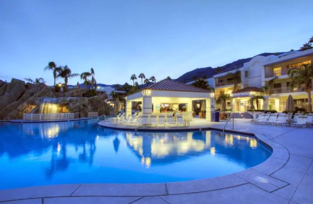 Hot! Palm Springs 2/1 for 6 + Kitchen!