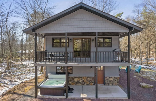 Hot Tub | Game Room | 6 Bedroom | Fire Pit