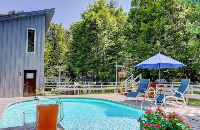 PISCINA, SPA & STREAM SECUNDARIOS en 7 acres, A SÓLO 5 MINUTOS DE LA CIUDAD